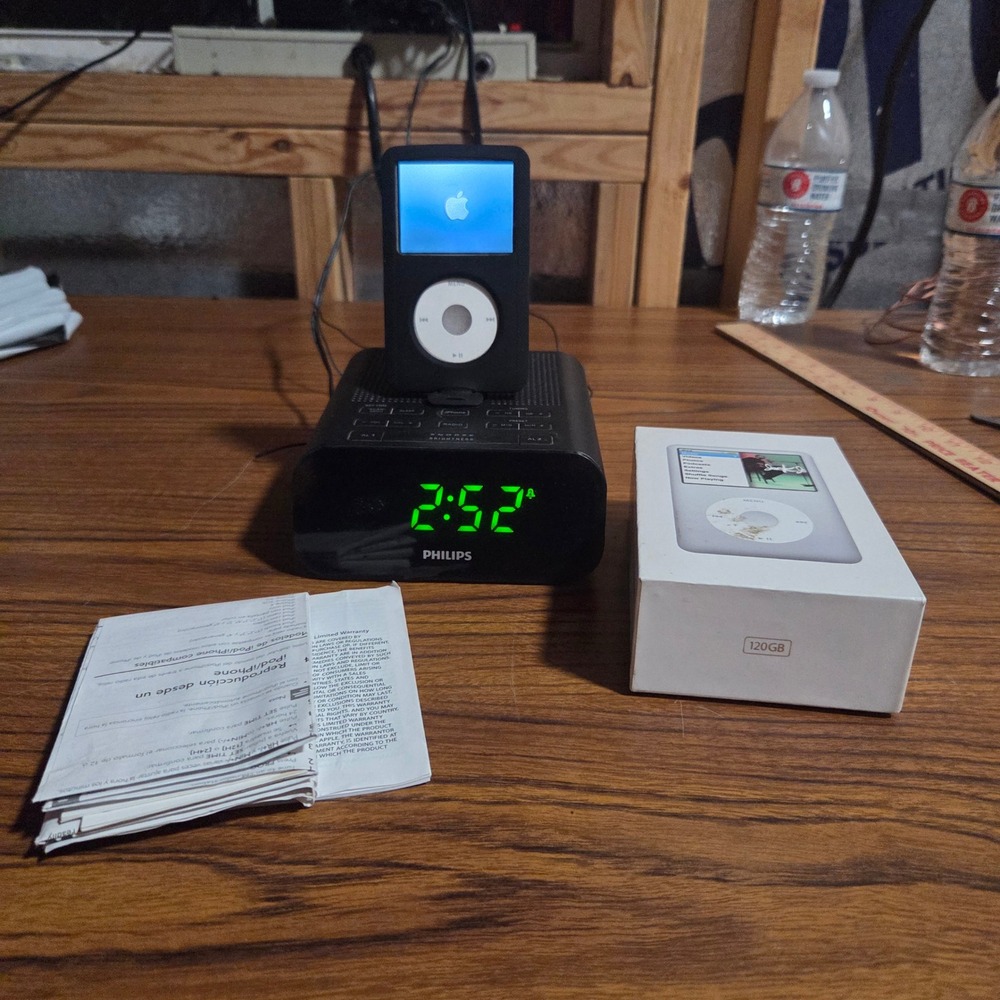 Apple iPod Classic 120GB Silver 6th Gen A1238 MB562LL/A with Philips Dock Box